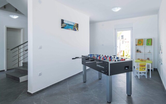 Nice Home in Medulin With Wifi and 5 Bedrooms