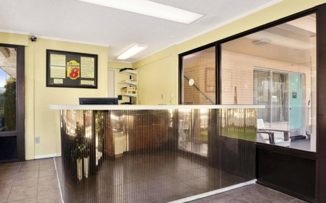 Royal Palace Inn & Suites