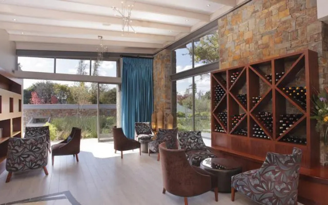 Moloko Executive Apartments & Hotel