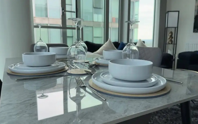 Central M K 2-bedroom Apartment, Sleeps 4, Parking