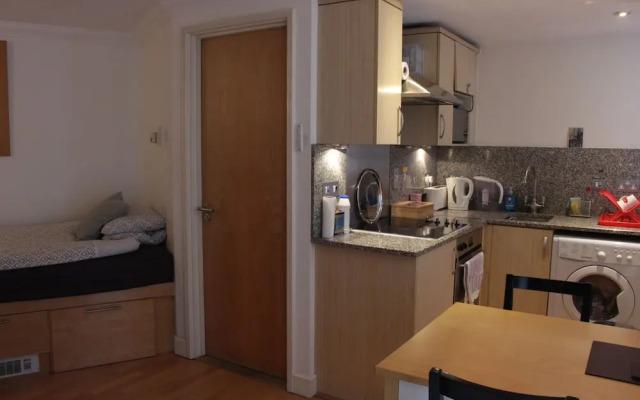 Tower Hill Studio Appartment
