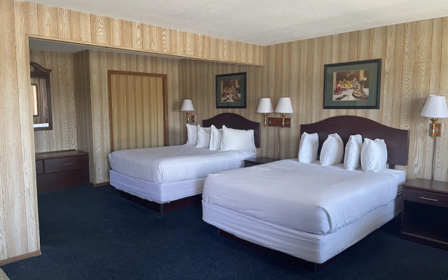 Saddle & Surrey Motel