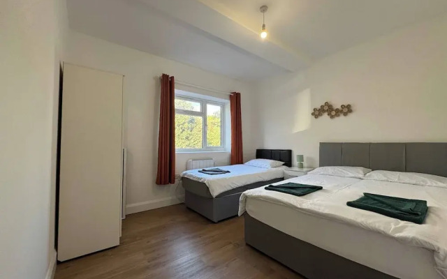 Charming Wallington Apartment With Hot Tub