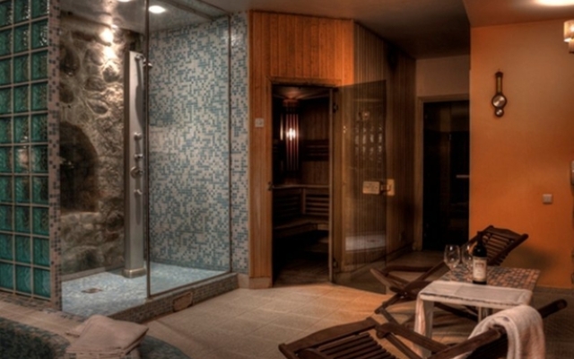 Atrium Suites
