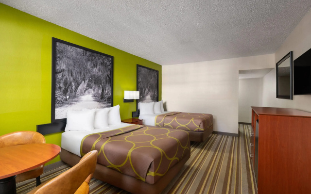Super 8 by Wyndham Lake City