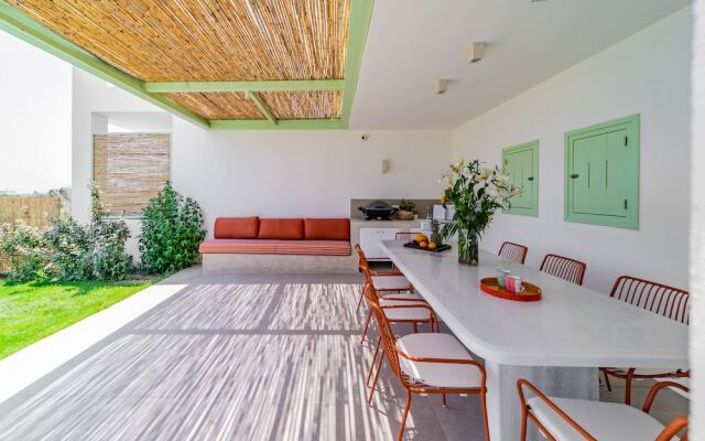 Plioni Villas & Suites