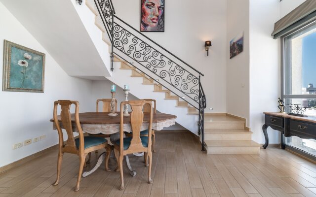 Elegant Duplex near Rothschild by FeelHome