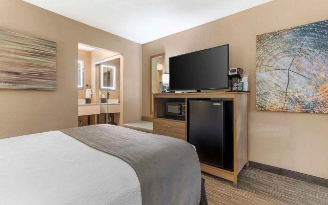Best Western Plus Landing View Inn & Suites