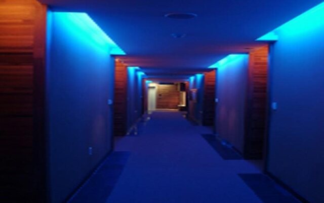 Hotel J's