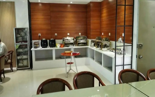 8 Inns Zhanjiang Haitian Branch