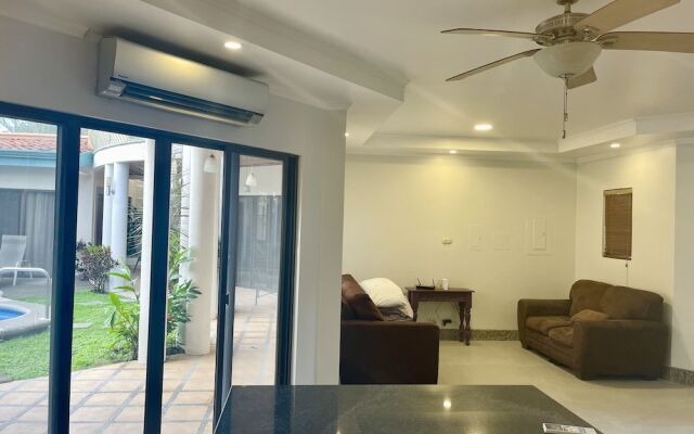 Villa Arenas: Private Pool & Easy Beach Access in Jaco by RedAwning