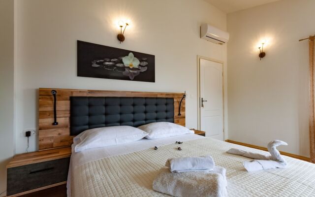 Five bedroom villa Emily with pool