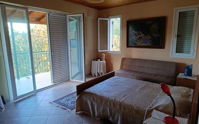 Hillview Holiday Home in Kalavrouza