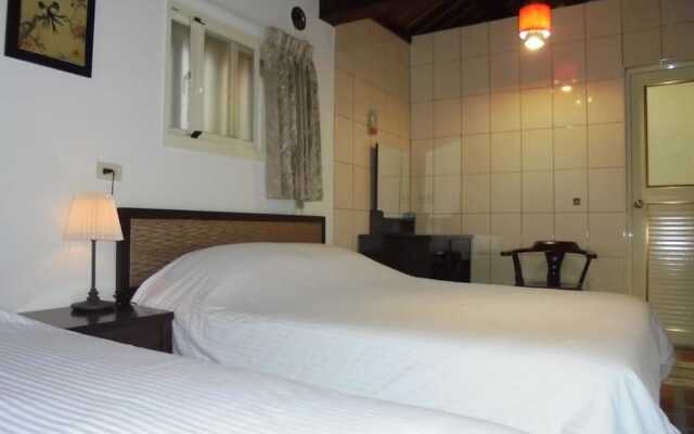 Antique Courtyard B&B