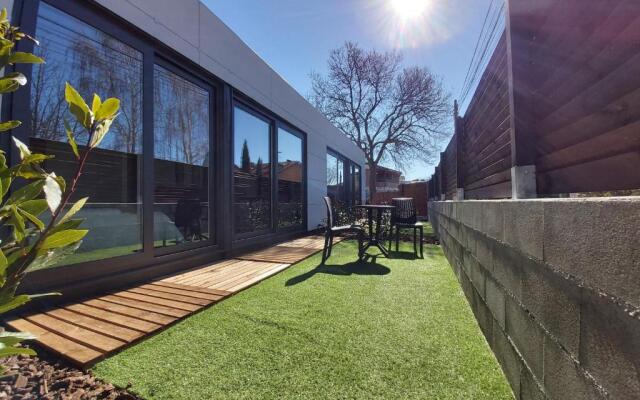 Acero y Piedra Apartamentos con jardín