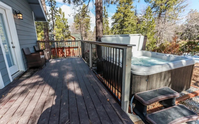 Mountain Modern #1743