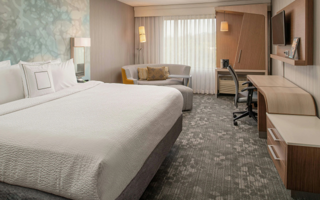 Courtyard By Marriott Portland Airport