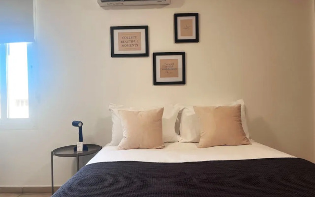 Phaedrus Living: Hoopoe Residencies 203