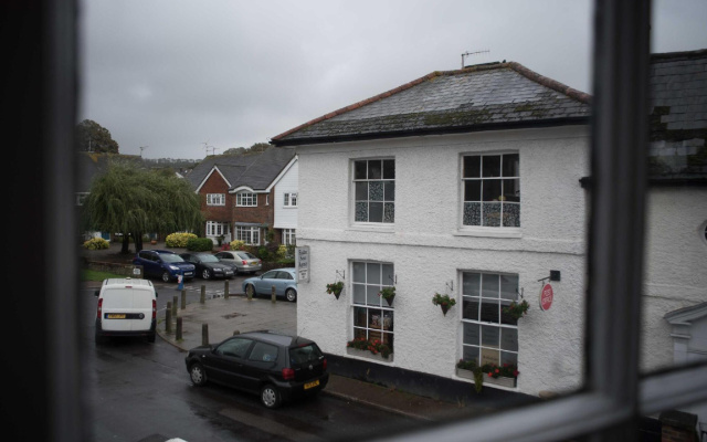 Village House Hotel - Inn