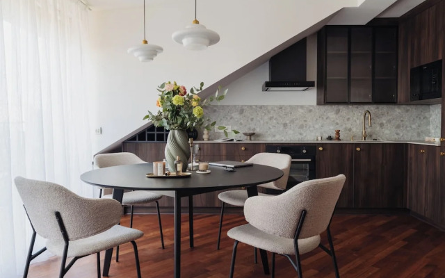 Riverside Nest - LoftAffair