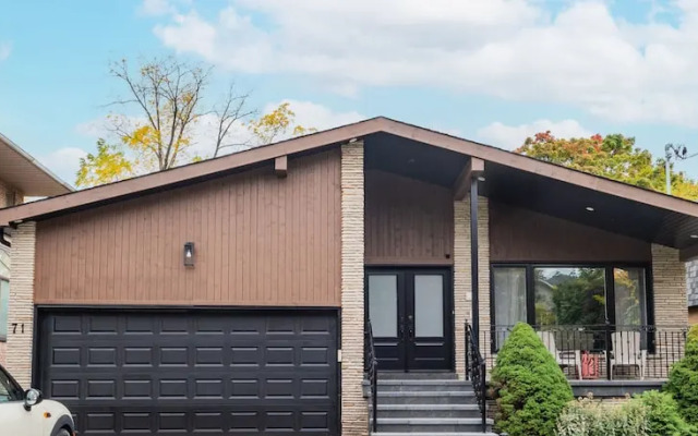 Cheerful 3 bedroom w/ indoor fireplace in Toronto - 02 free parking