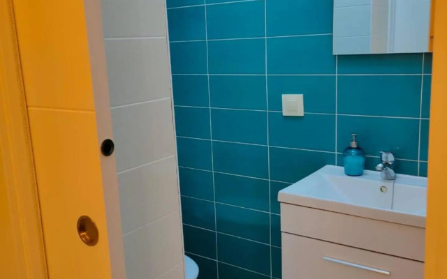 Las Columnas De Adriano. Calle Mármoles, 5