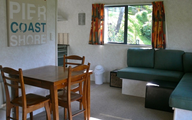 Oakura Beach Holiday Park – Guest Rooms – Oakura