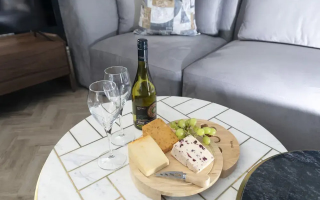 Elliot Oliver - Stunning 6 Bedroom Regency House With Parking