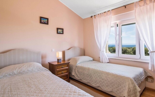 Nice Home in Liznjan With Wifi and 4 Bedrooms