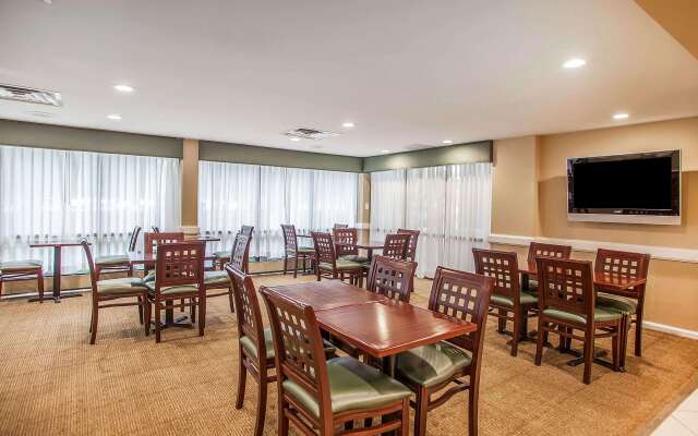 Comfort Inn & Suites Somerset - New Brunswick