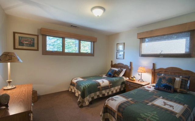 Lakefront Home, Private Hot Tub,marina..