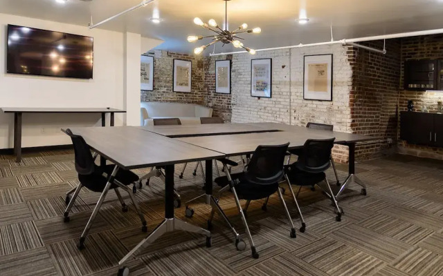 11th Avenue Hostel