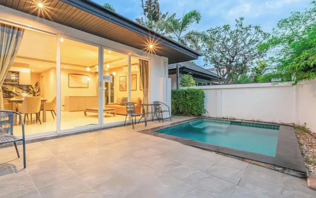 Palm Oasis Pool Villa by Pattaya Holiday