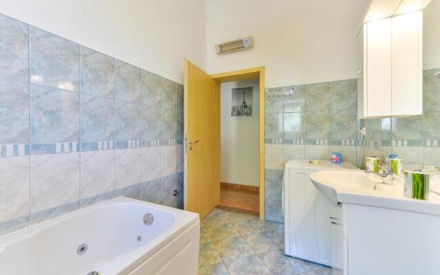 Apartments Crno