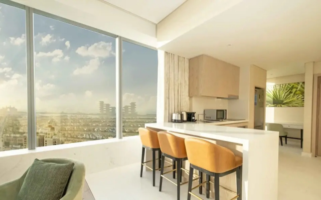 LUX Iconic Views at Palm Tower Suite 1