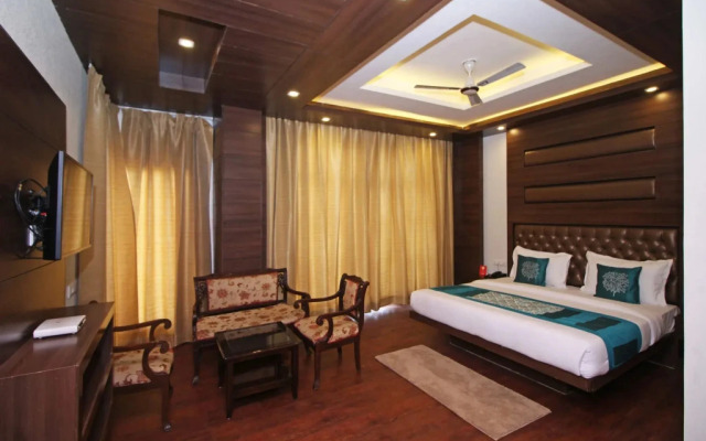 OYO Premium 093 Near St George College