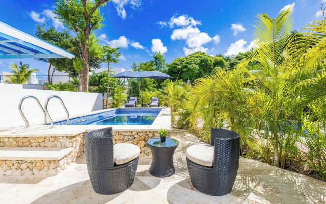 3-BR Villa with Pool & Rooftop Jacuzzi