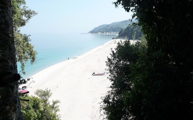 Agios Ioannis Luxurious Beachfront Apt