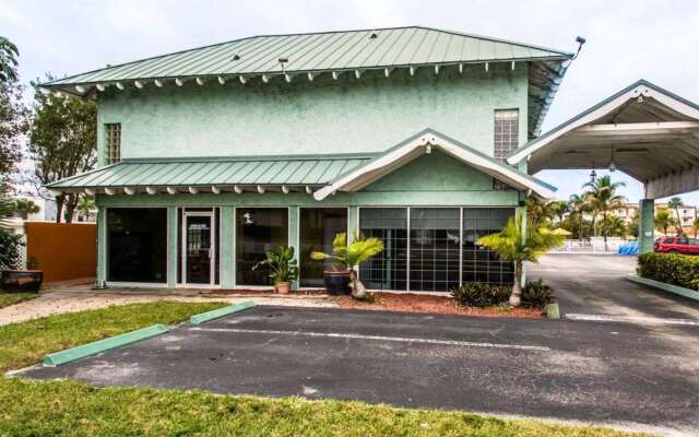 Econo Lodge Cocoa Beach - near the Port