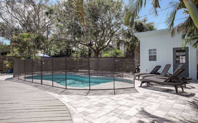 Modern Grove Beautiful 3 Bedroom Home