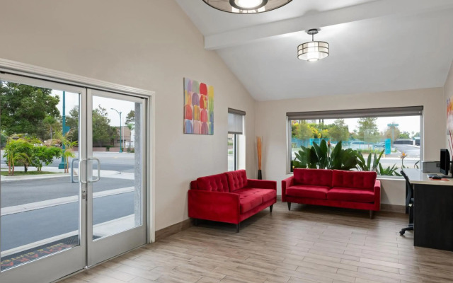 Solara Inn and Suites