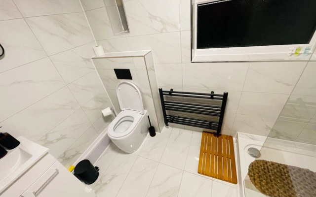 Oxford Charm Apartment-comfort in Prime Location