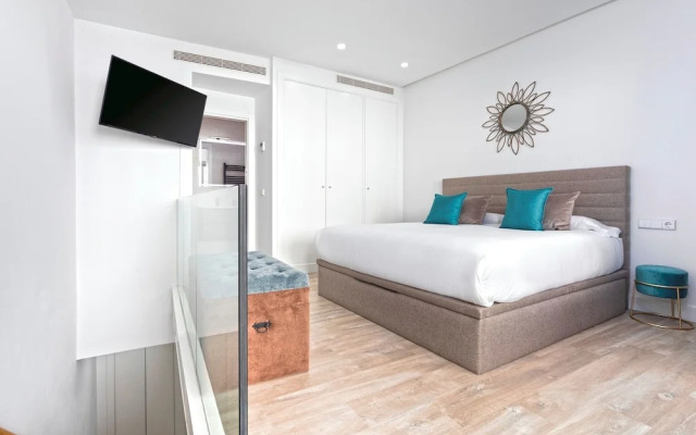 Marvelous 2-bedroom Apartment With Terrace in Triana. Castilla II