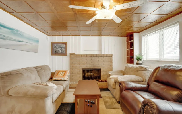 Pet-friendly Minneapolis Apt Near Shops & Dining!