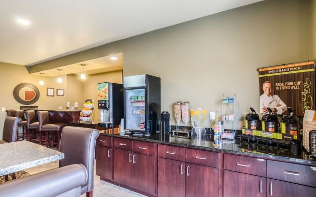 Cobblestone Hotel & Suites - McCook