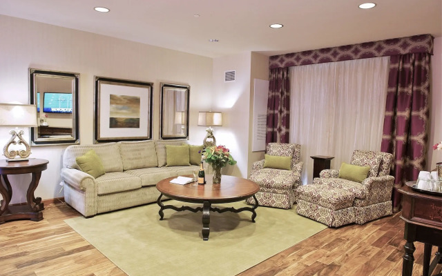 Woolley's Classic Suites Denver Airport