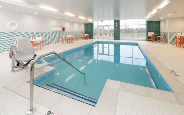 Holiday Inn & Suites Detroit - Troy