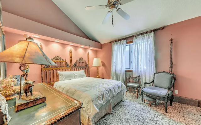 Cloudcroft Home w/ Fireplace Near Downtown!