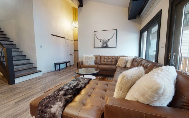 Enzian - CoralTree Residence Collection