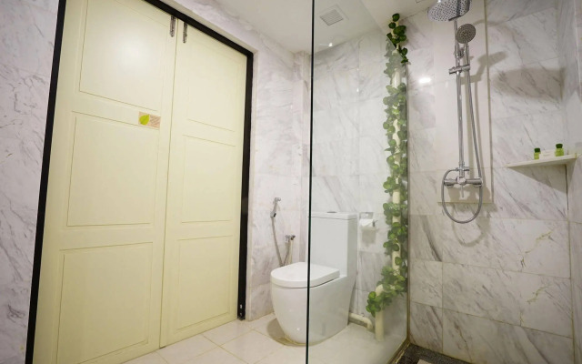 ZEN Rooms Changi Village
